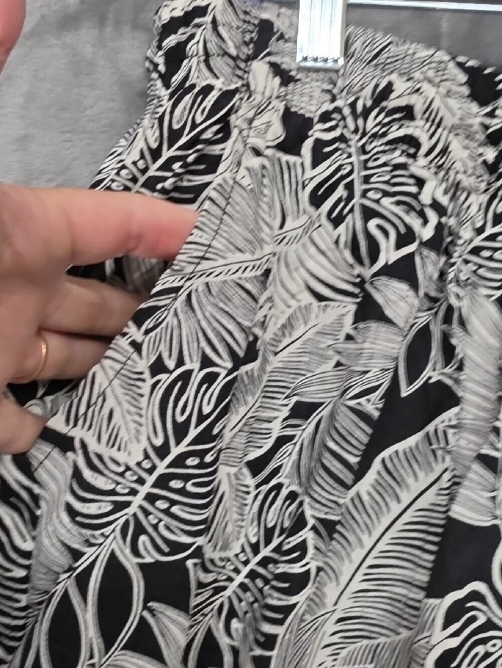 Jones New York Black and White Tropical Leaf Wide-Leg Pants - Picture 3 of 6